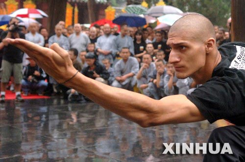  7��4�գ�һλ����������ӡ���������ɽ��ǰ���ݡ���������ȭ���� ���գ�������������ȭ������������ݵ�500�����������������ߣ�ð��������ɽ�����¹�ɽ��ʥ����ʦ���ա�����������������ȭ������������ݶ����֯���ģ�Ŷ����������£���ϰ���ֹ��򣬼������������ڶ��й���ͳ�Ļ����˽⣬����������������������Ӱ�졣 �»������ ���� �� 